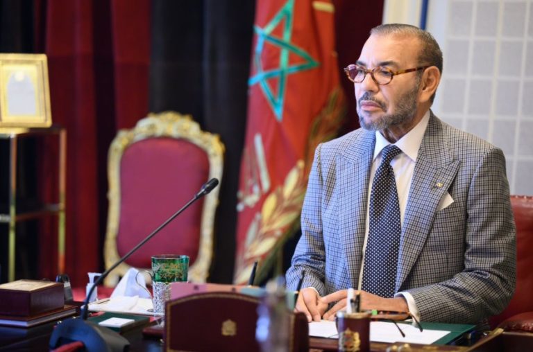 جلالة الملك يستقبل أعضاء المجلس الأعلى للاتصال السمعي البصري الجدد