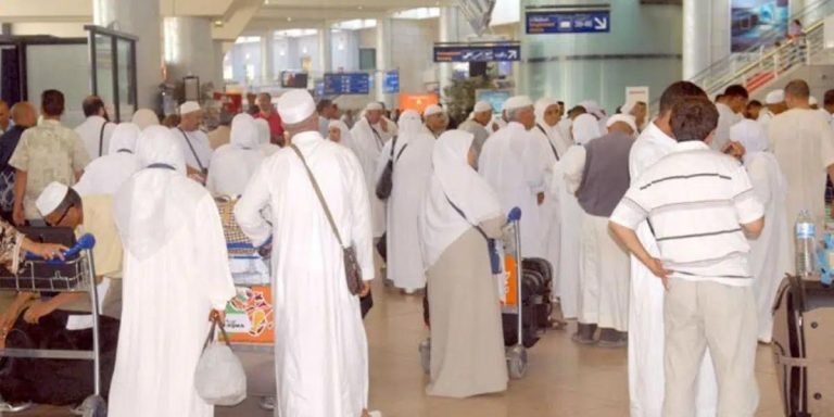 في ظروف مزرية معتمرون مغاربة عالقون بمطار جدة بالمملكة العربية السعودية