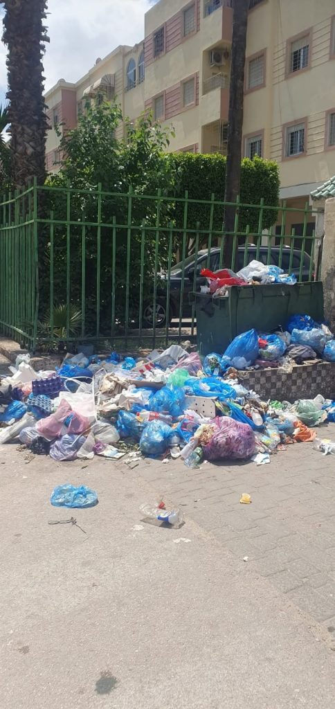 سكان حي النخيل بفاس يستغيثون: النفايات تحاصرنا وصبرنا نفد