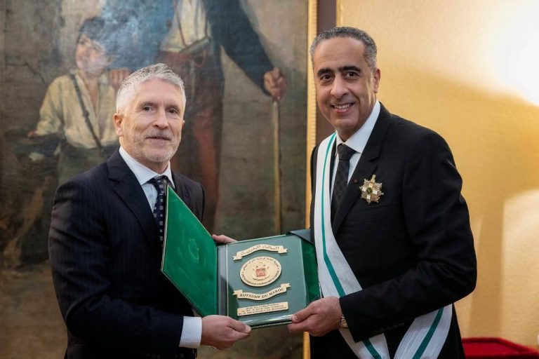 إسبانيا…المدير العام للأمن الوطني عبد اللطيف حموشي يتوج بأرفع وسام إسباني تقديرا للتعاون الأمني بين المملكتين