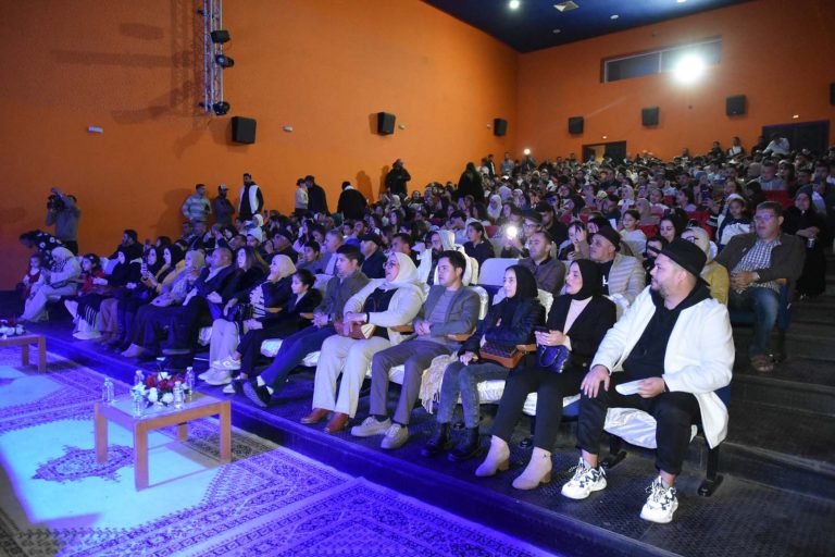 مهرجان “منارة المتوسط للشباب” يختتم فعالياته بنجاح باهر وسهرة ريفية أطربت جمهور الحسيمة