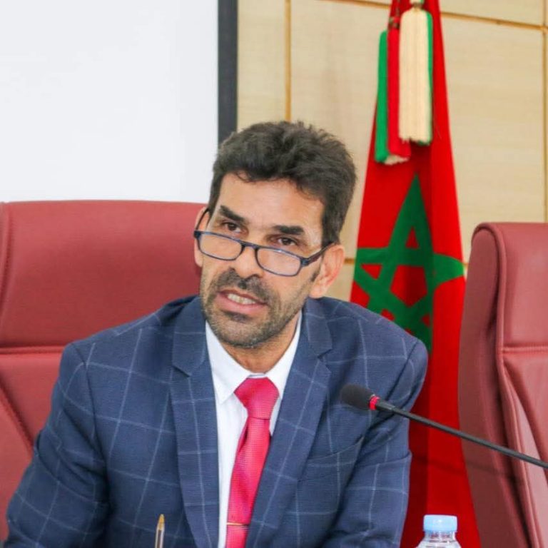 مبادئ ونتائج العمل الإداري و تناقضها مع الواقع
