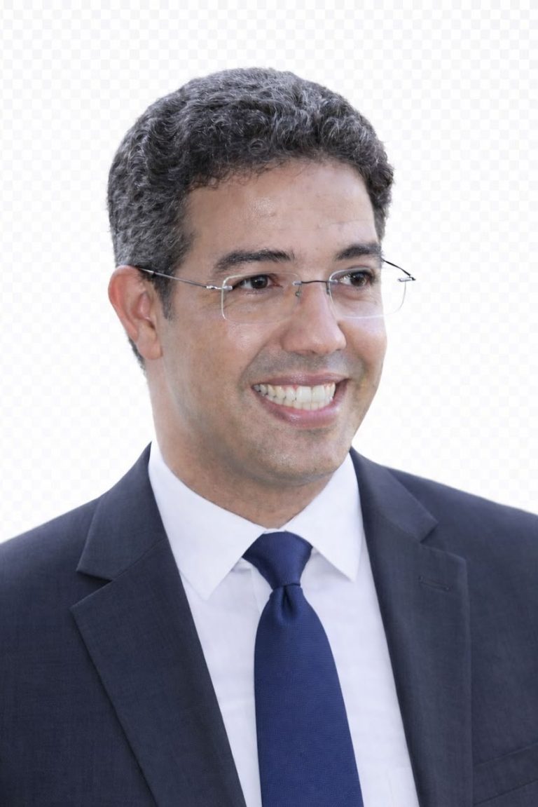 “مملكة الأوراش”.. إسماعيل الحمراوي يقرأ المشروع الملكي المغربي من زاوية الدولة التي تبني المستقبل
